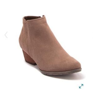 Blondo waterproof 💧Valli ankle boot - wide width